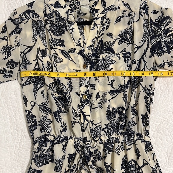 Navy & cream floral blouse - Women’s Medium - EUC - Picture 9 of 12